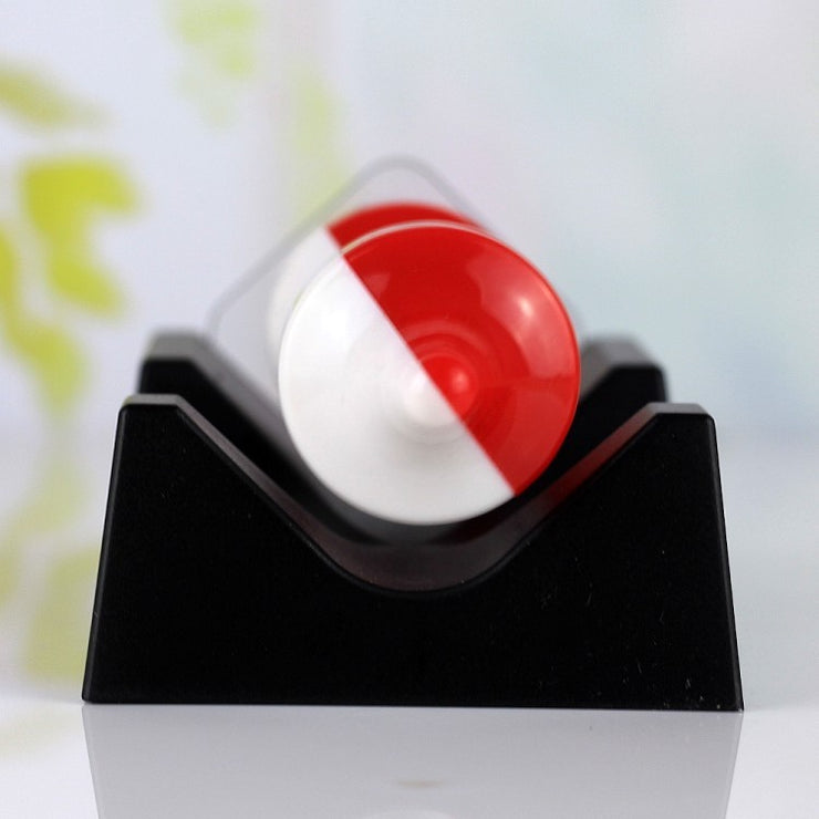 Weird magnetic gyroscope